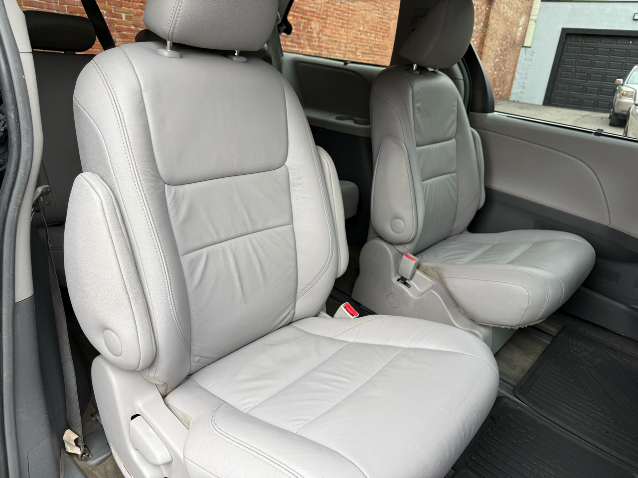 Toyota Sienna 5dr 7-Pass Van XLE Premium AWD (Natl) 2016