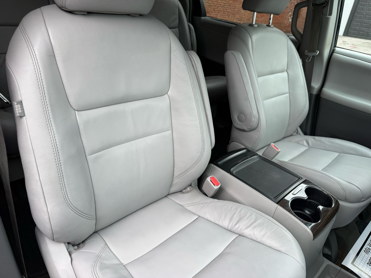 Toyota Sienna 5dr 7-Pass Van XLE Premium AWD (Natl) 2016