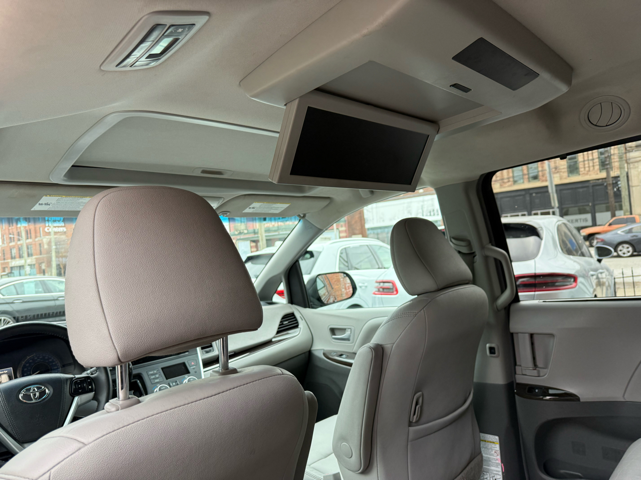 Toyota Sienna 5dr 7-Pass Van XLE Premium AWD (Natl) 2016