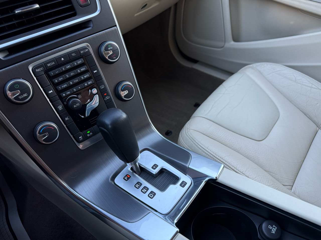 Volvo S60 FWD 4dr Sdn T5 2012