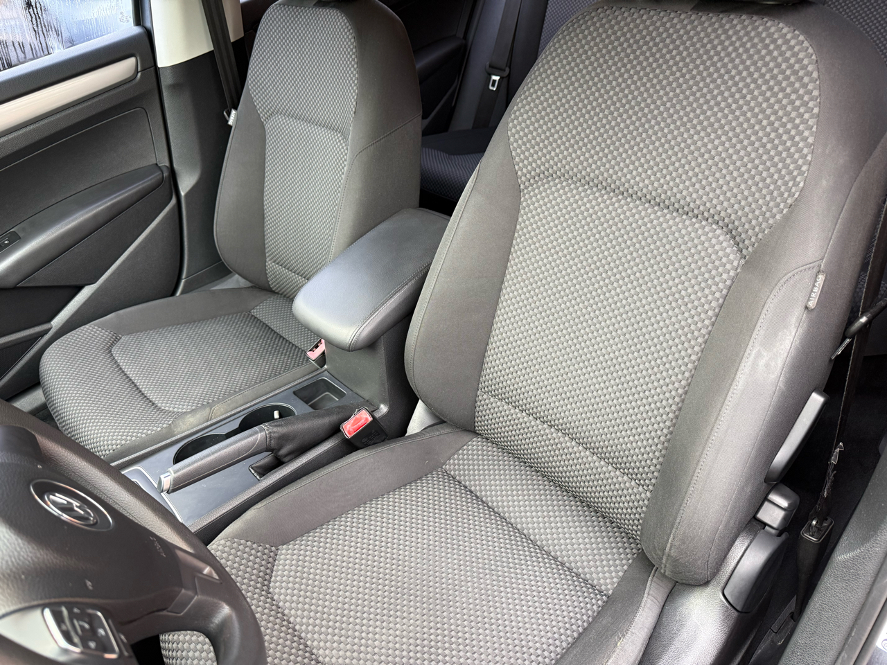 Volkswagen Passat 4dr Sdn 2.5L Auto S PZEV 2012