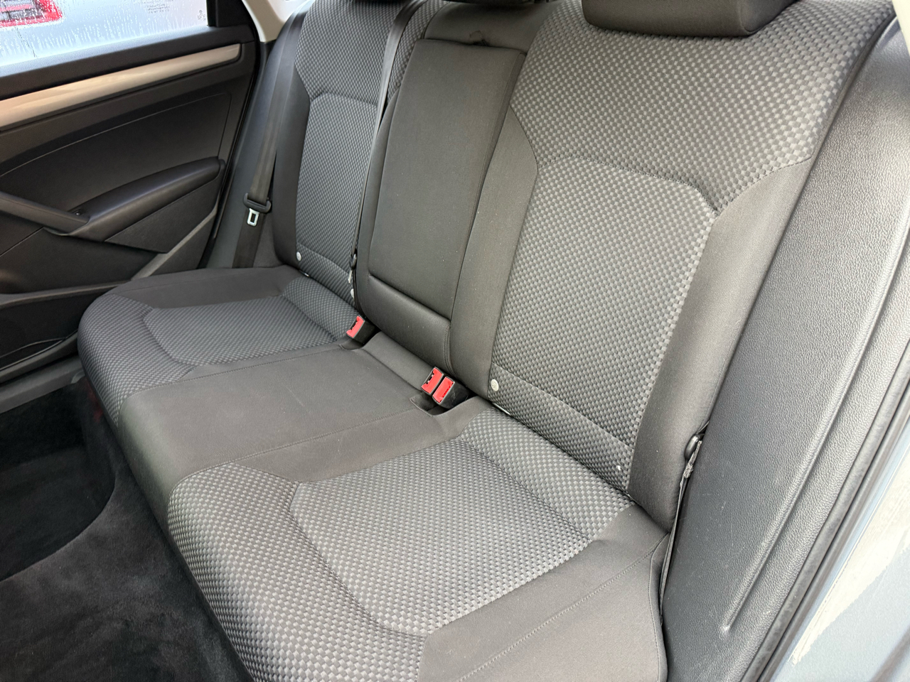 Volkswagen Passat 4dr Sdn 2.5L Auto S PZEV 2012