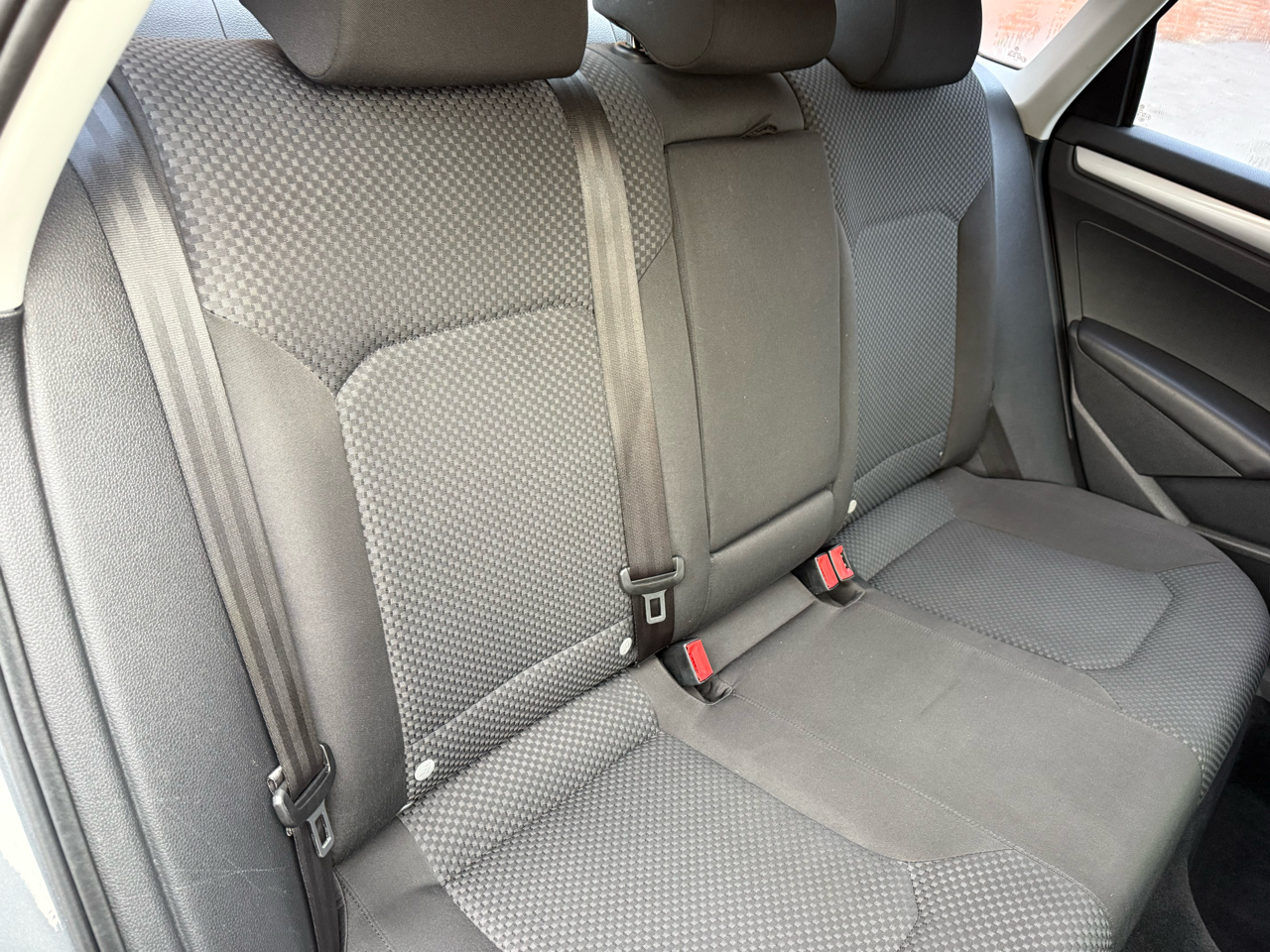 Volkswagen Passat 4dr Sdn 2.5L Auto S PZEV 2012