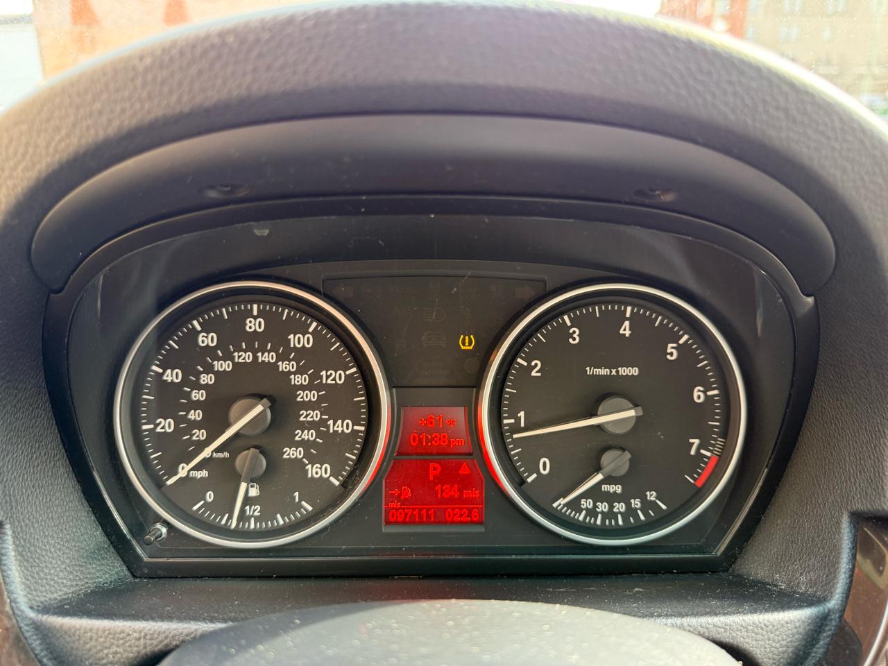 BMW 3 Series 4dr Sdn 328i xDrive AWD 2011