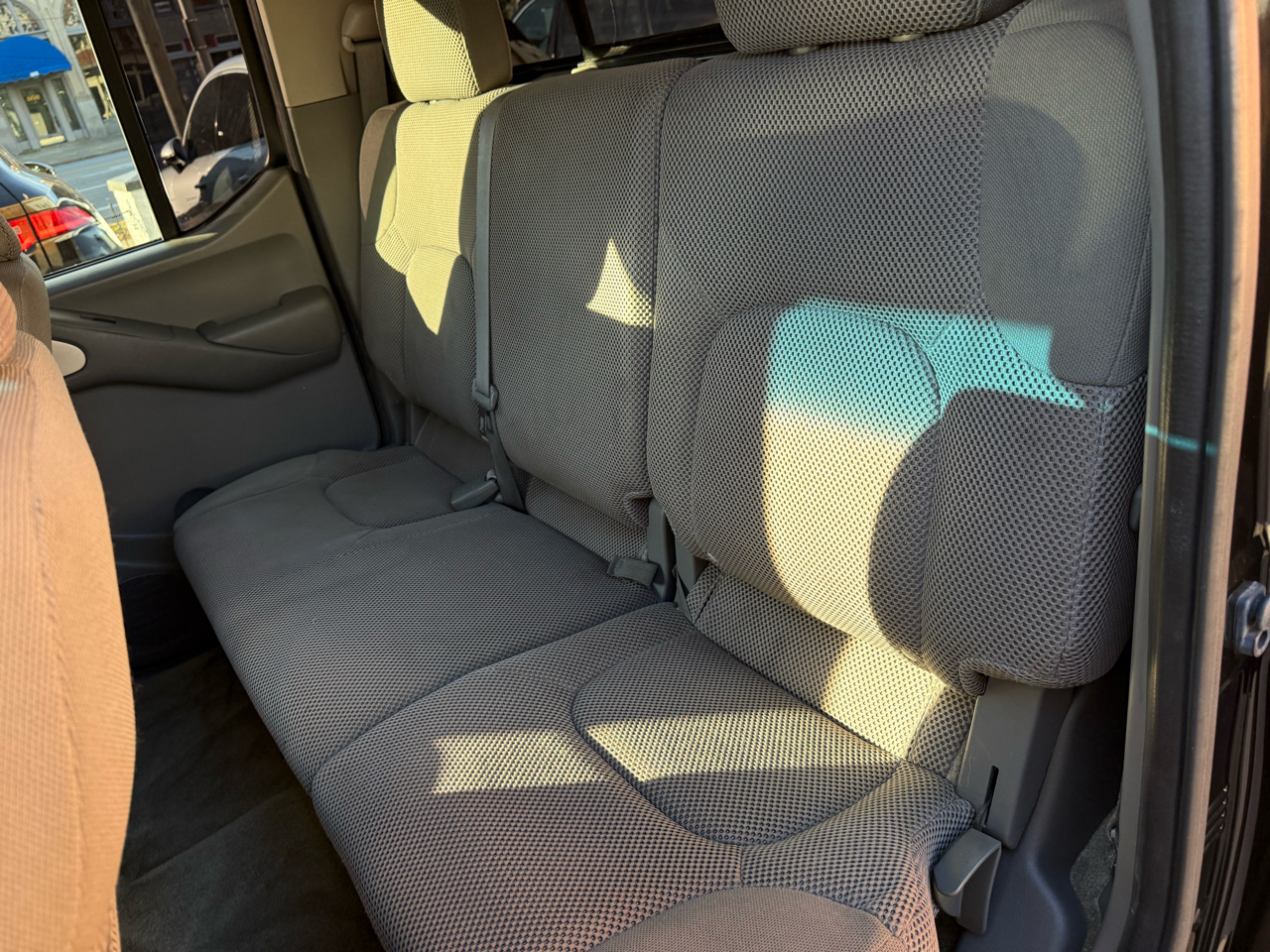 Nissan Frontier 4WD Crew Cab SWB Auto SV 2016