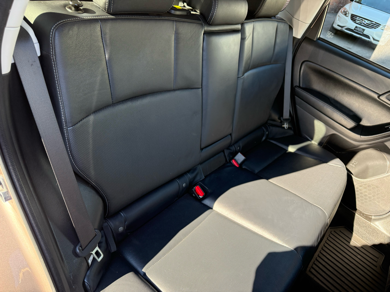 Subaru Forester 4dr CVT 2.5i Limited PZEV 2015