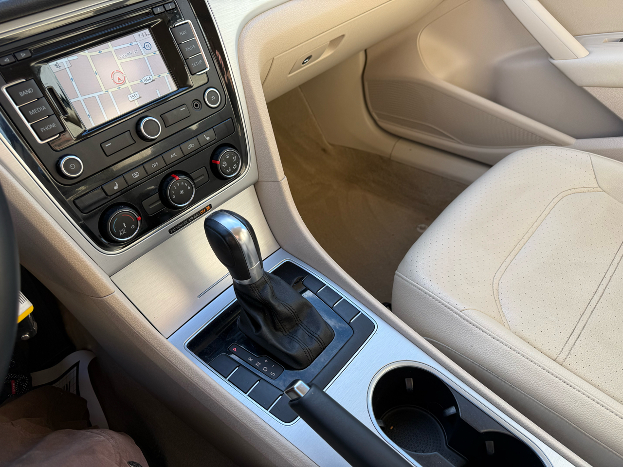 Volkswagen Passat 4dr Sdn 2.5L Auto SE 2013