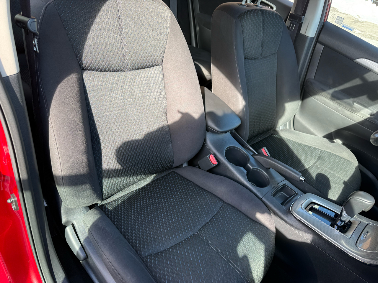 Nissan Sentra 4dr Sdn I4 CVT SR 2013