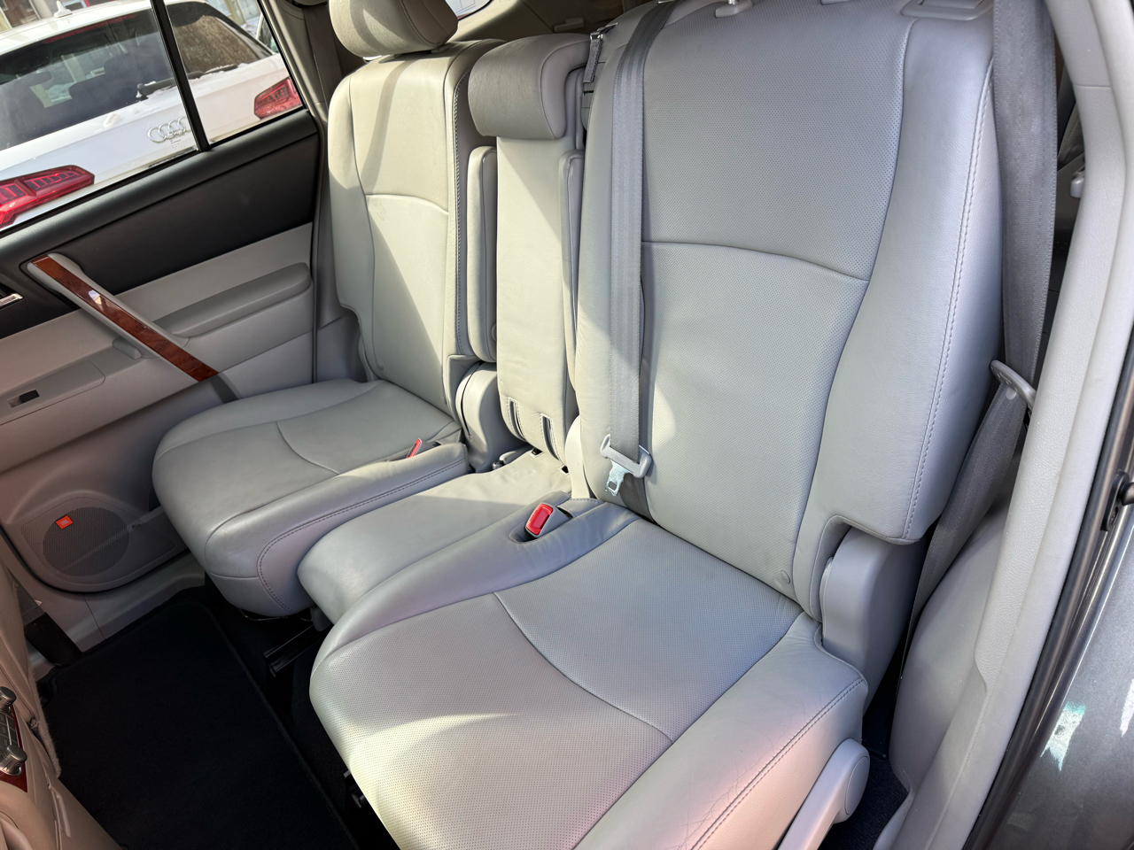 Toyota Highlander 4WD 4dr V6 Limited (Natl) 2011