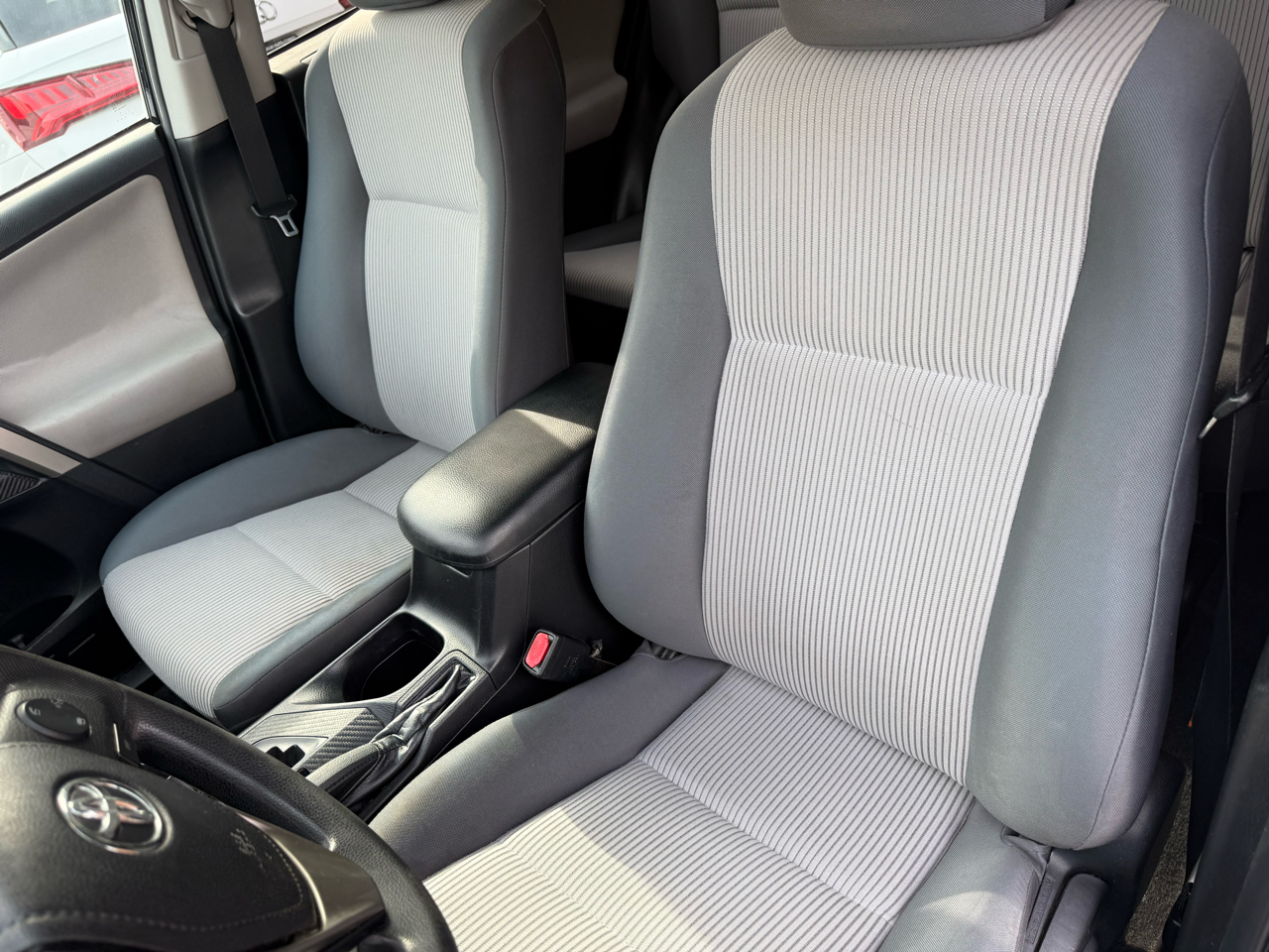 Toyota RAV4 AWD 4dr LE (Natl) 2015