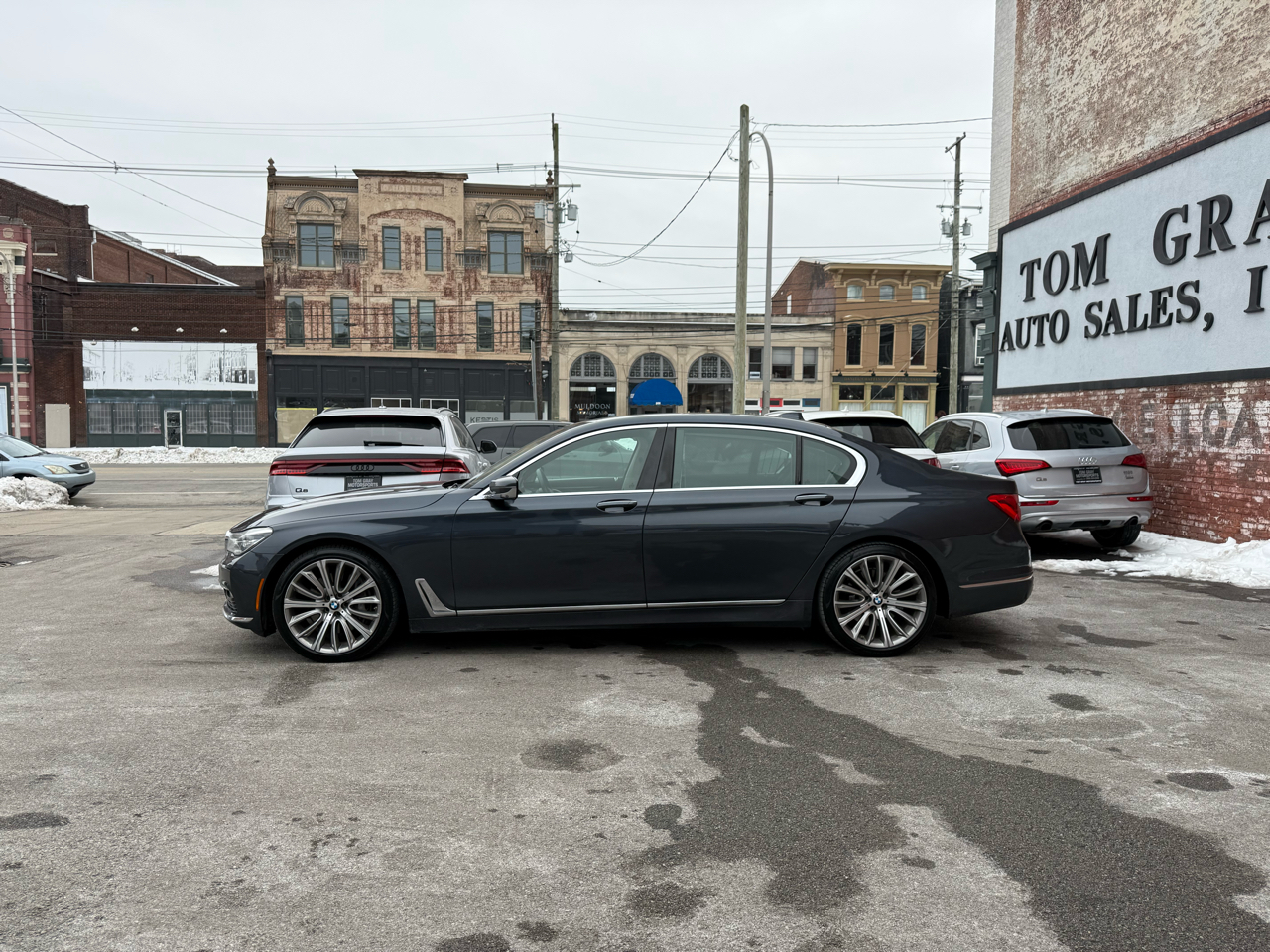 BMW 7 Series 4dr Sdn 750i xDrive AWD 2016