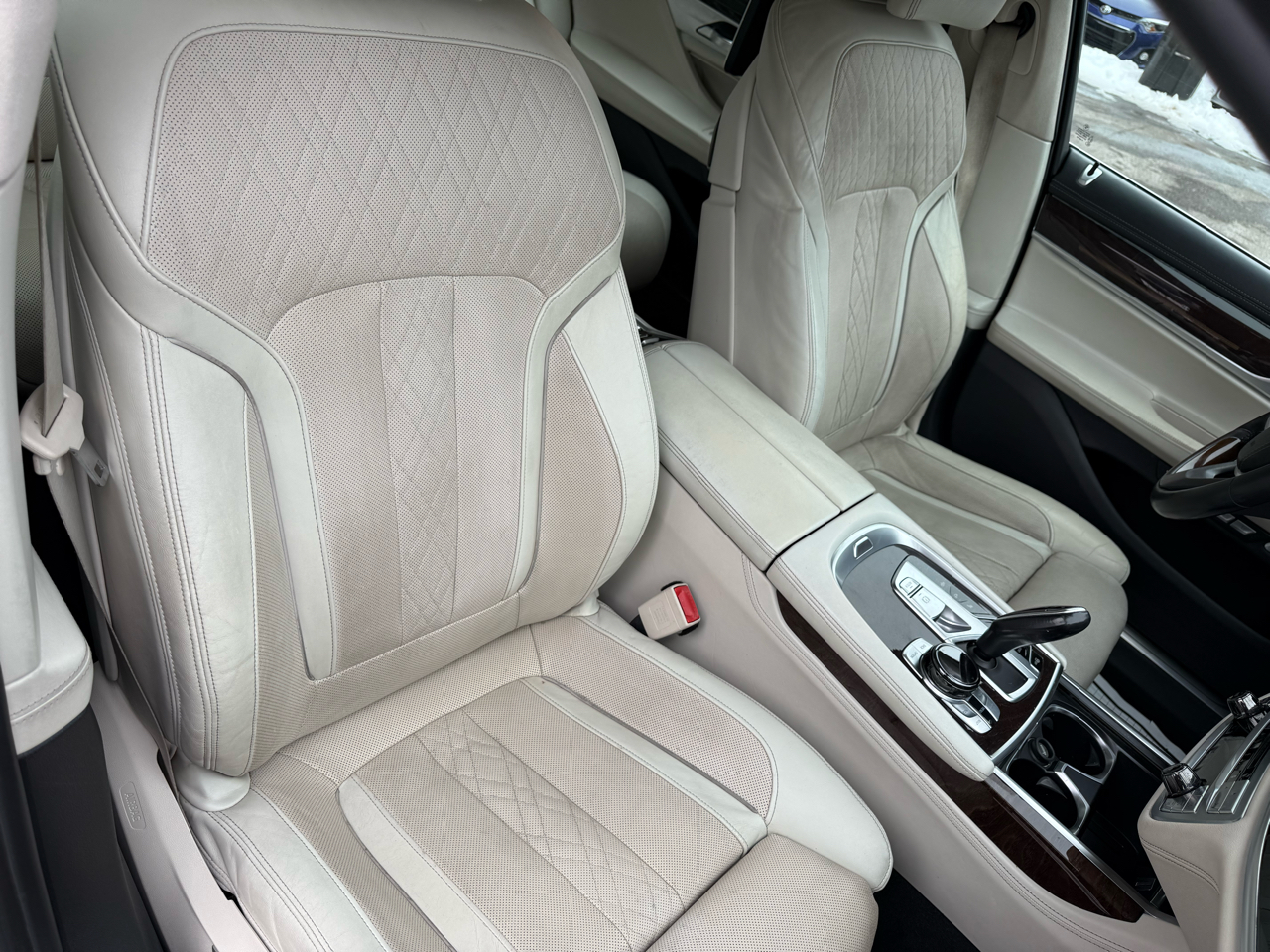 BMW 7 Series 4dr Sdn 750i xDrive AWD 2016