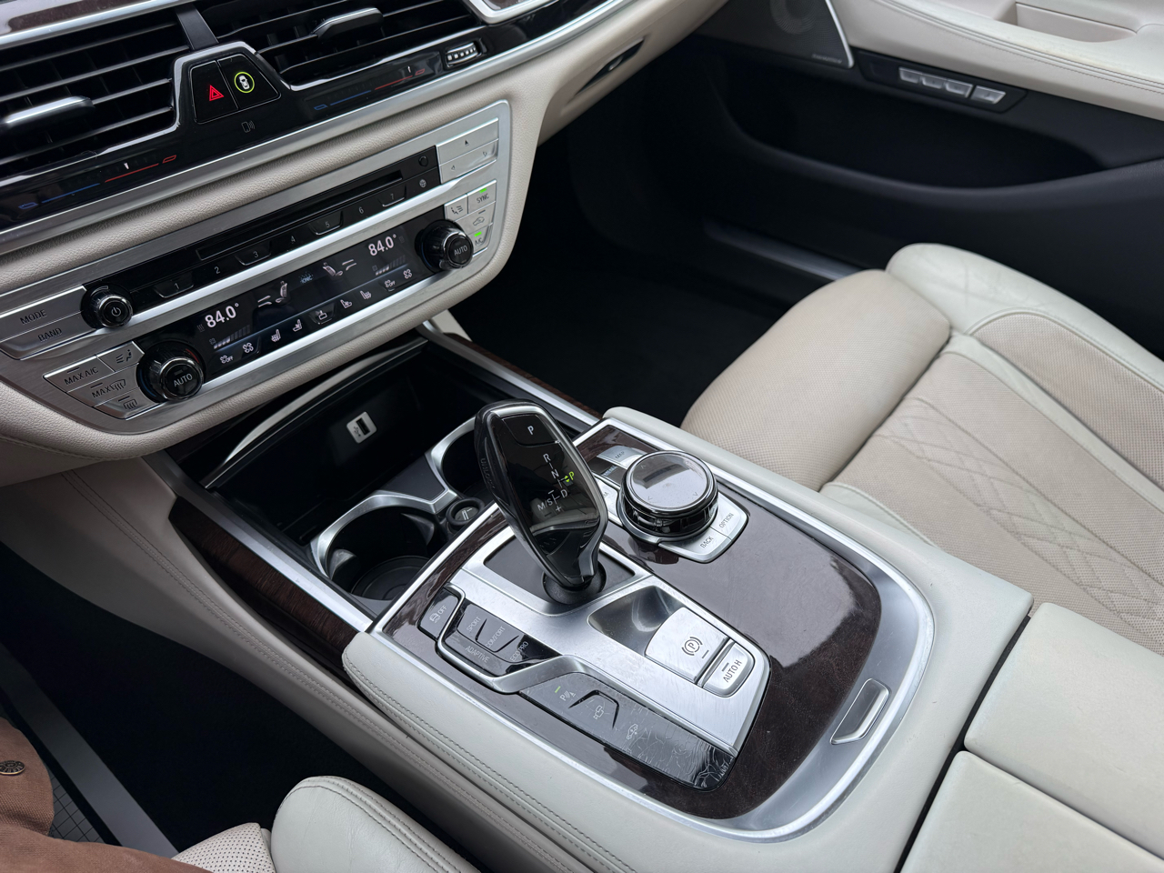 BMW 7 Series 4dr Sdn 750i xDrive AWD 2016