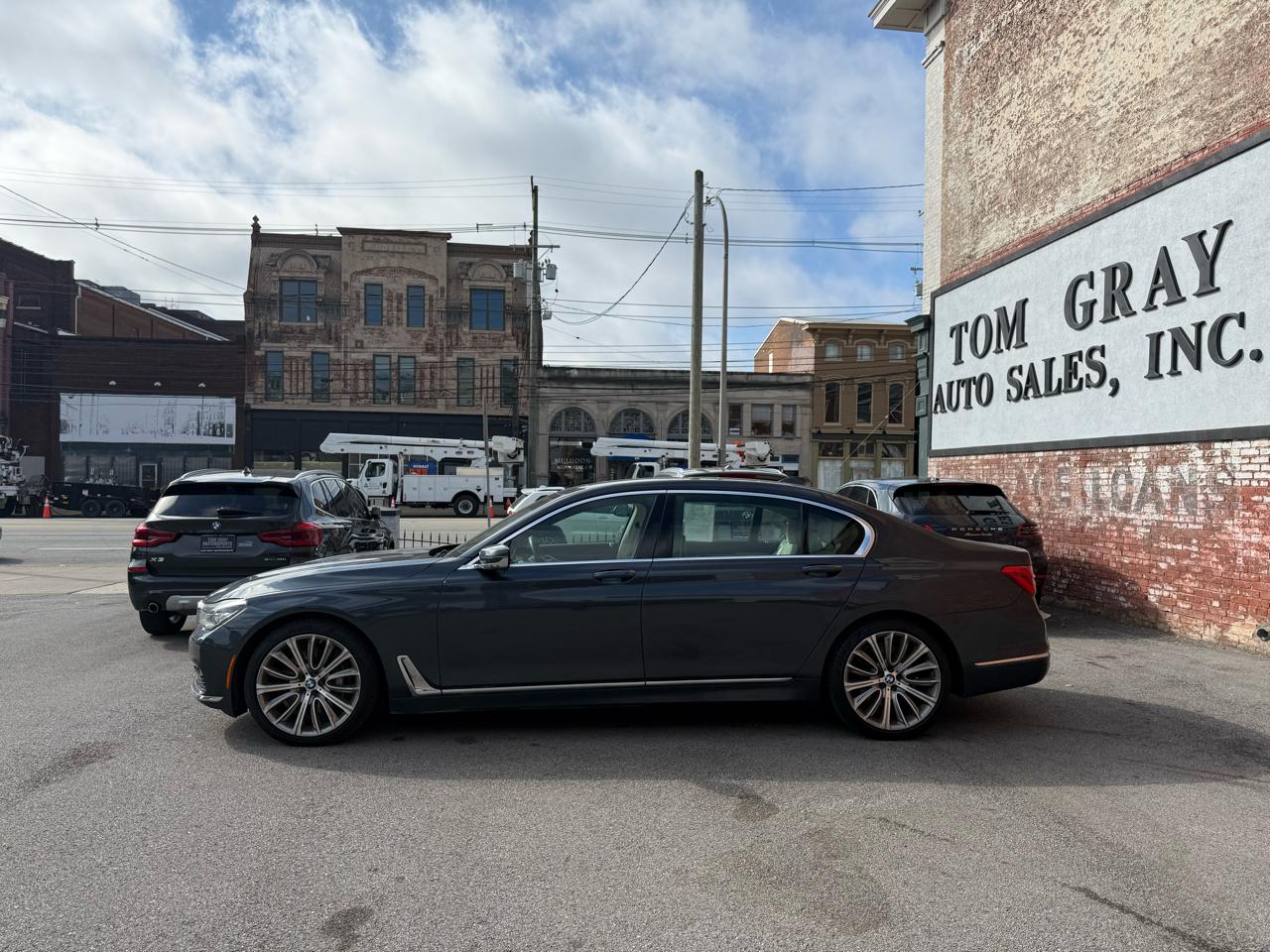 BMW 7 Series 4dr Sdn 750i xDrive AWD 2016