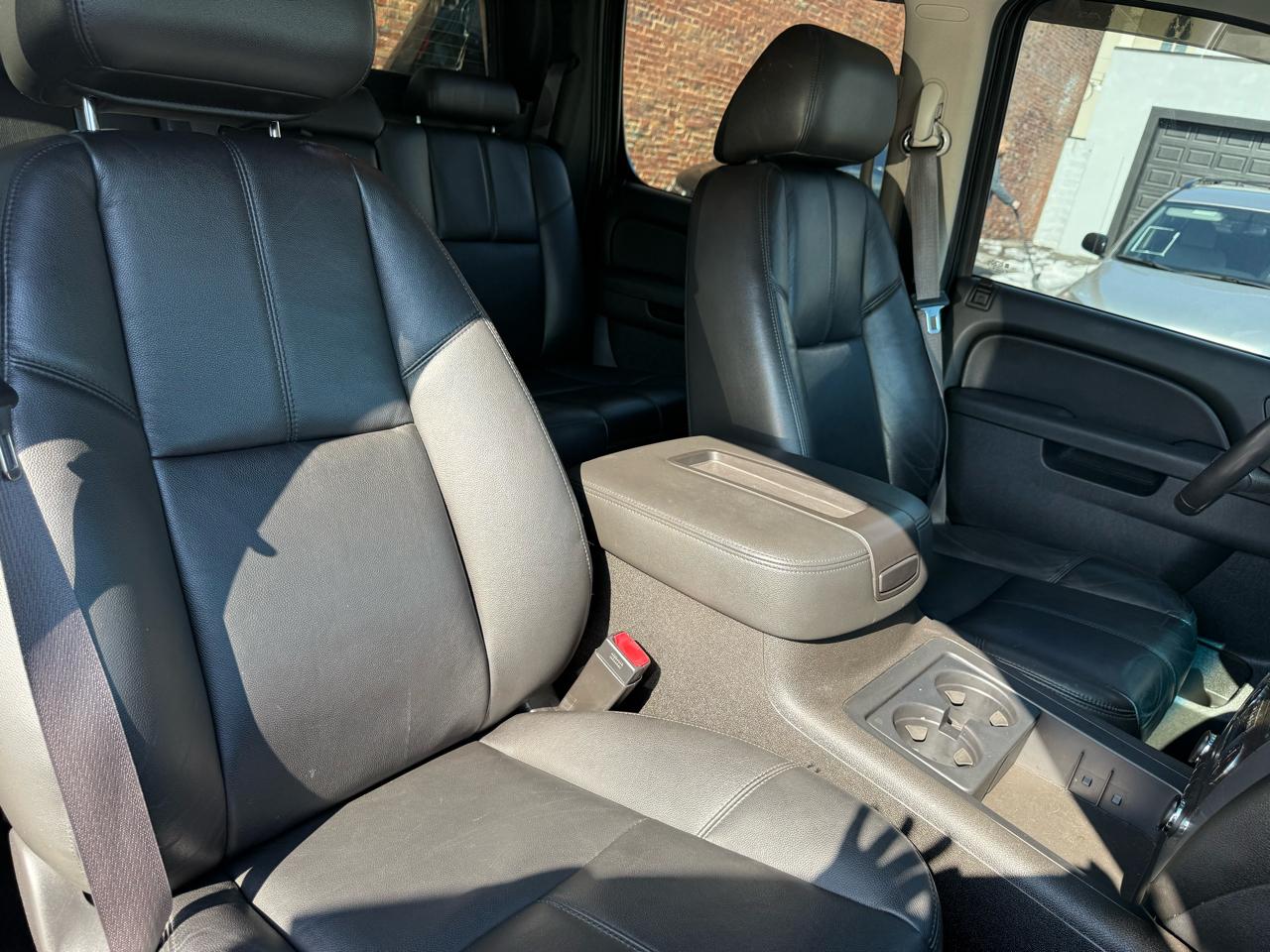 Chevrolet Avalanche 4WD Crew Cab LT 2013