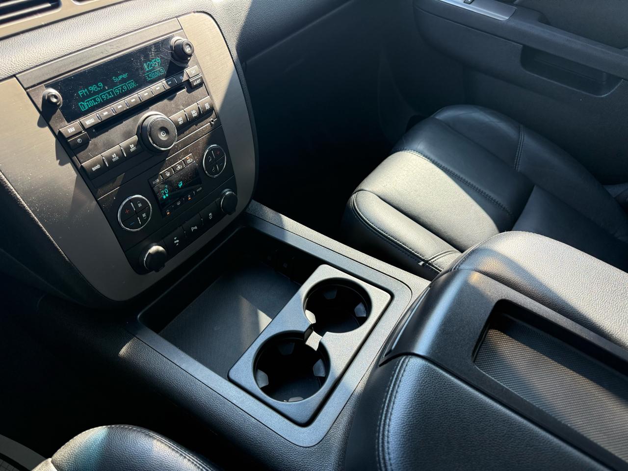 Chevrolet Avalanche 4WD Crew Cab LT 2013