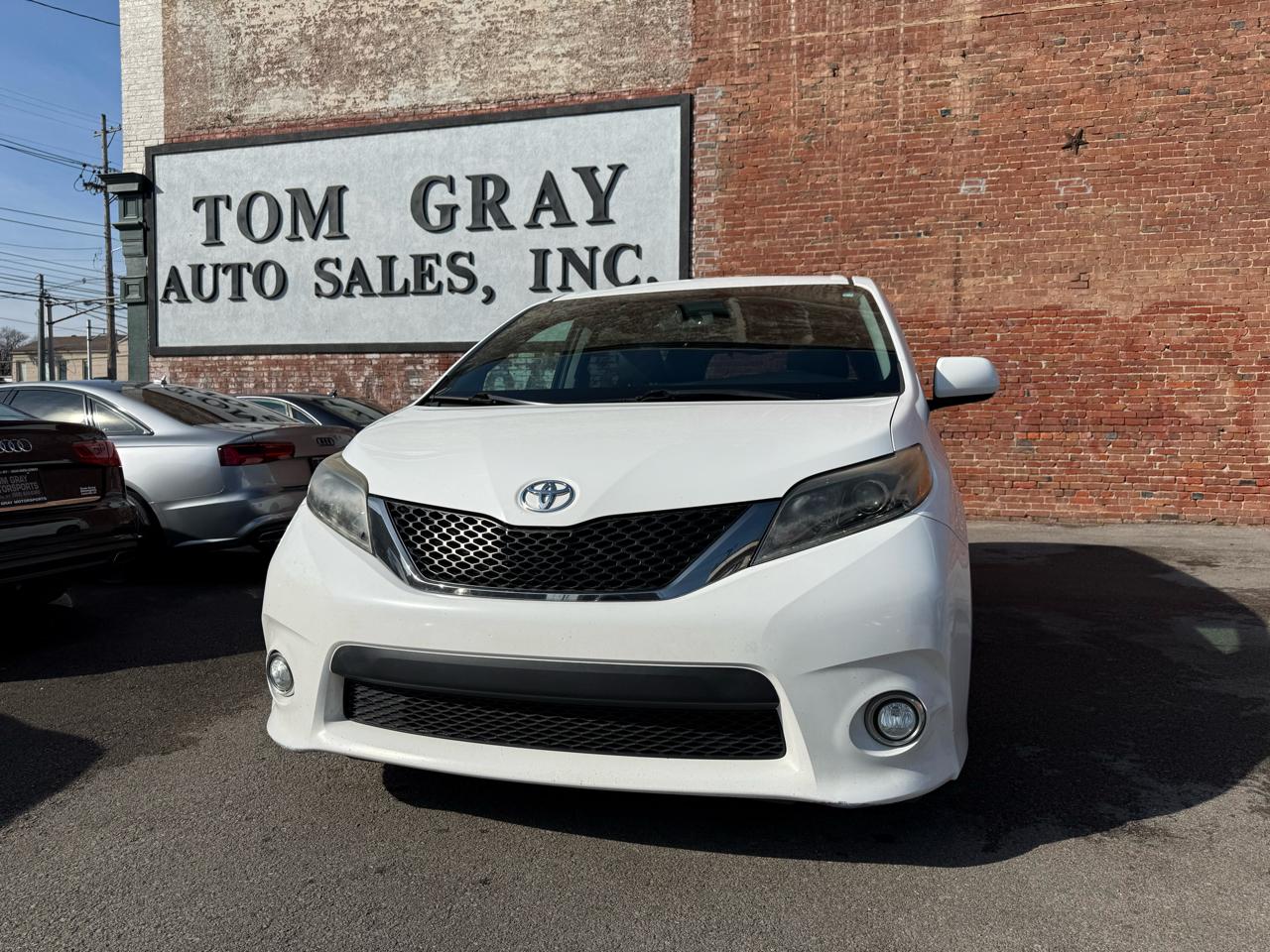 2017 Toyota Sienna SE FWD 8-Passenger (Natl)