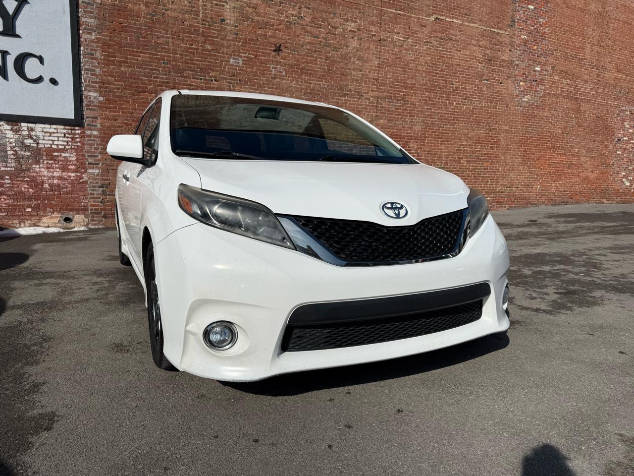 Toyota Sienna SE FWD 8-Passenger (Natl) 2017