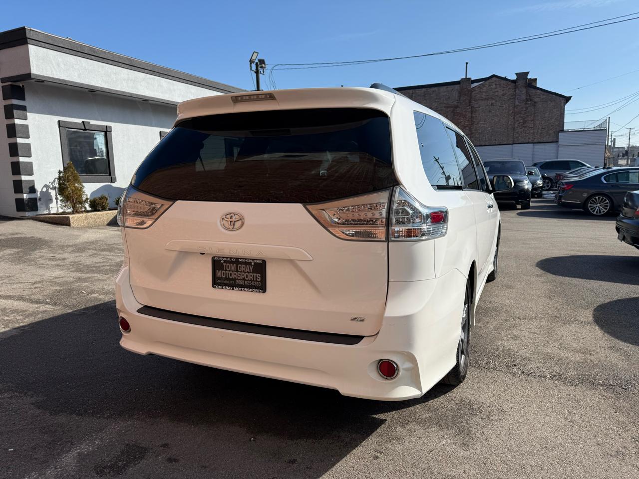 Toyota Sienna SE FWD 8-Passenger (Natl) 2017