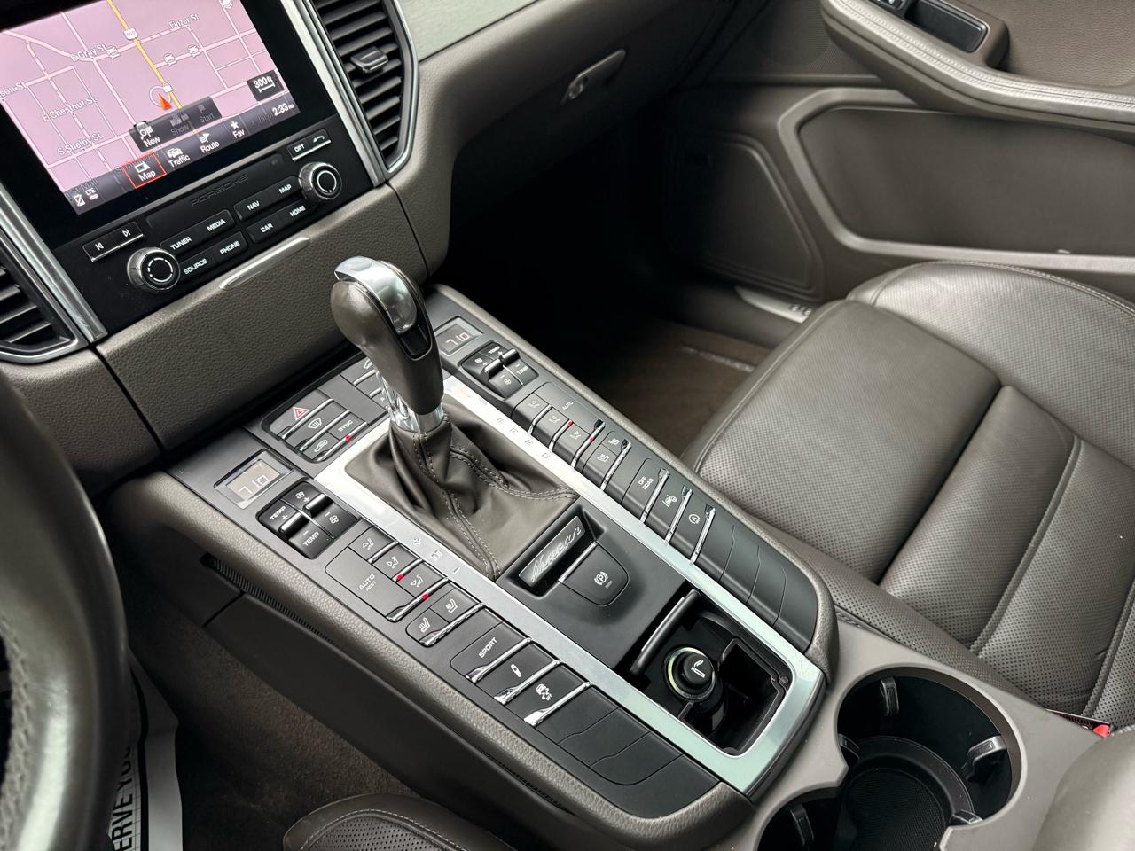 Porsche Macan Turbo AWD 2017