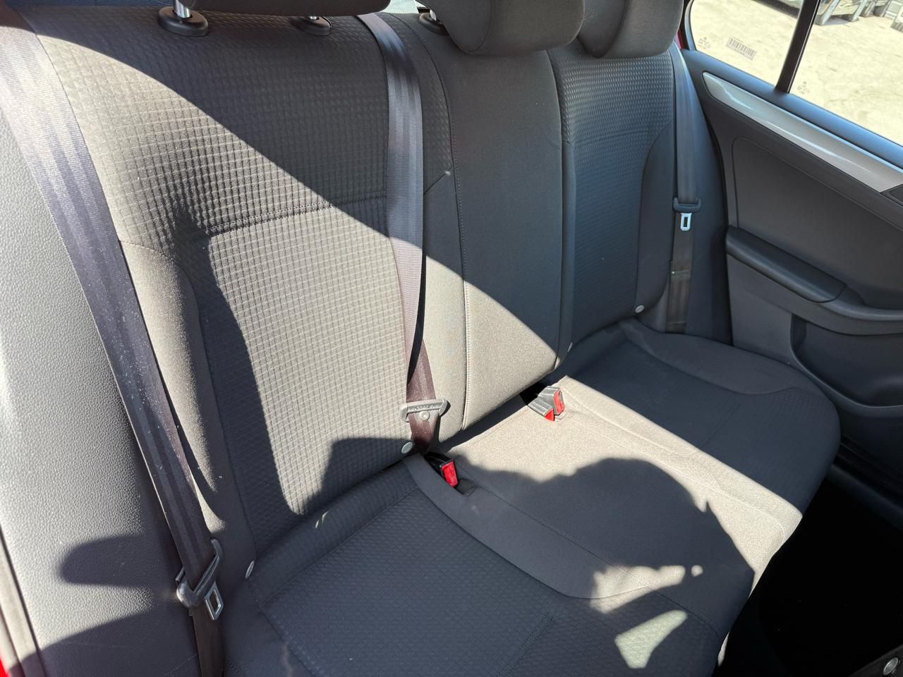 Volkswagen Jetta Sedan 4dr Auto 1.8T SE PZEV 2015