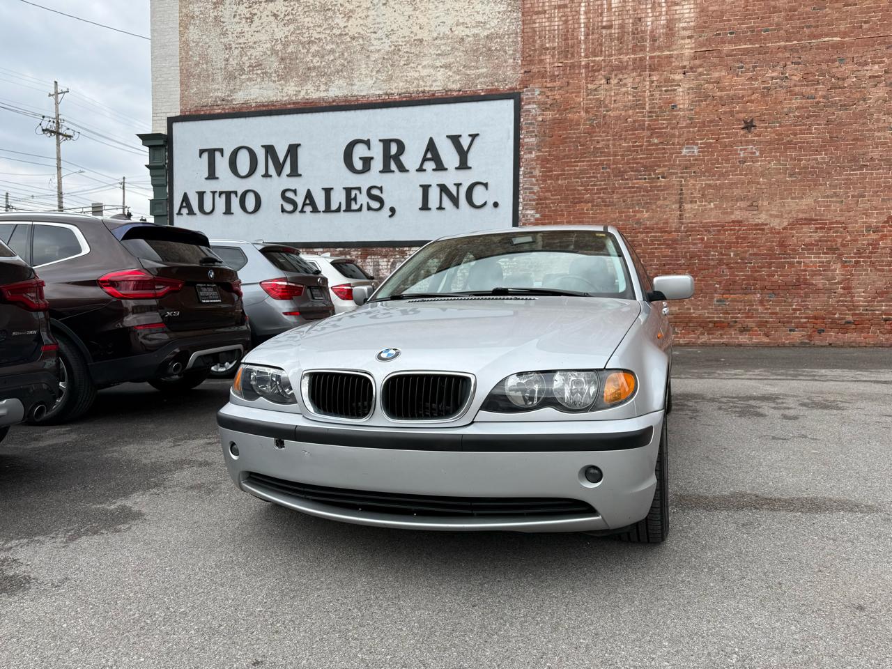 BMW 3 Series 325i 4dr Sdn RWD 2003