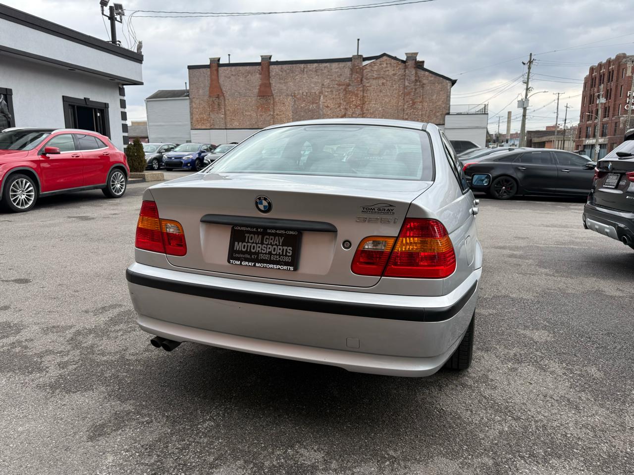 BMW 3 Series 325i 4dr Sdn RWD 2003