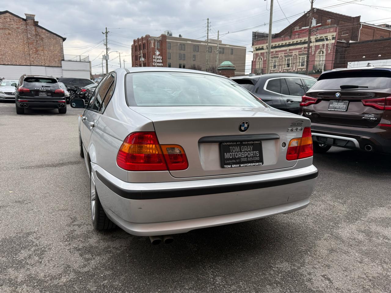 BMW 3 Series 325i 4dr Sdn RWD 2003