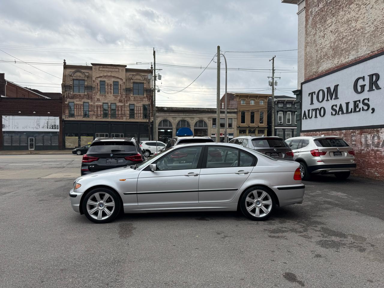 BMW 3 Series 325i 4dr Sdn RWD 2003