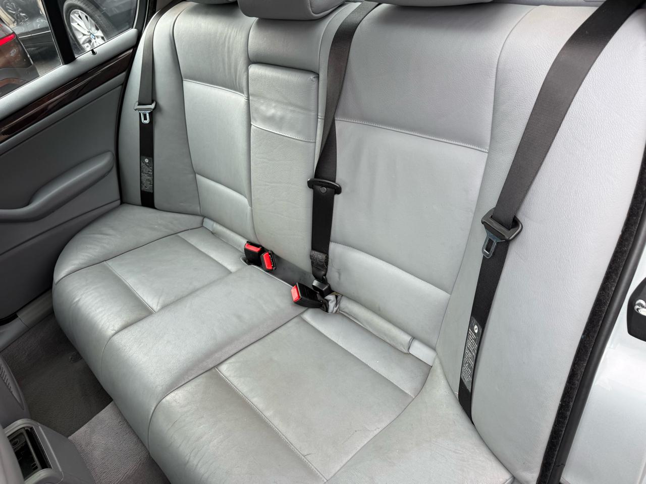 BMW 3 Series 325i 4dr Sdn RWD 2003