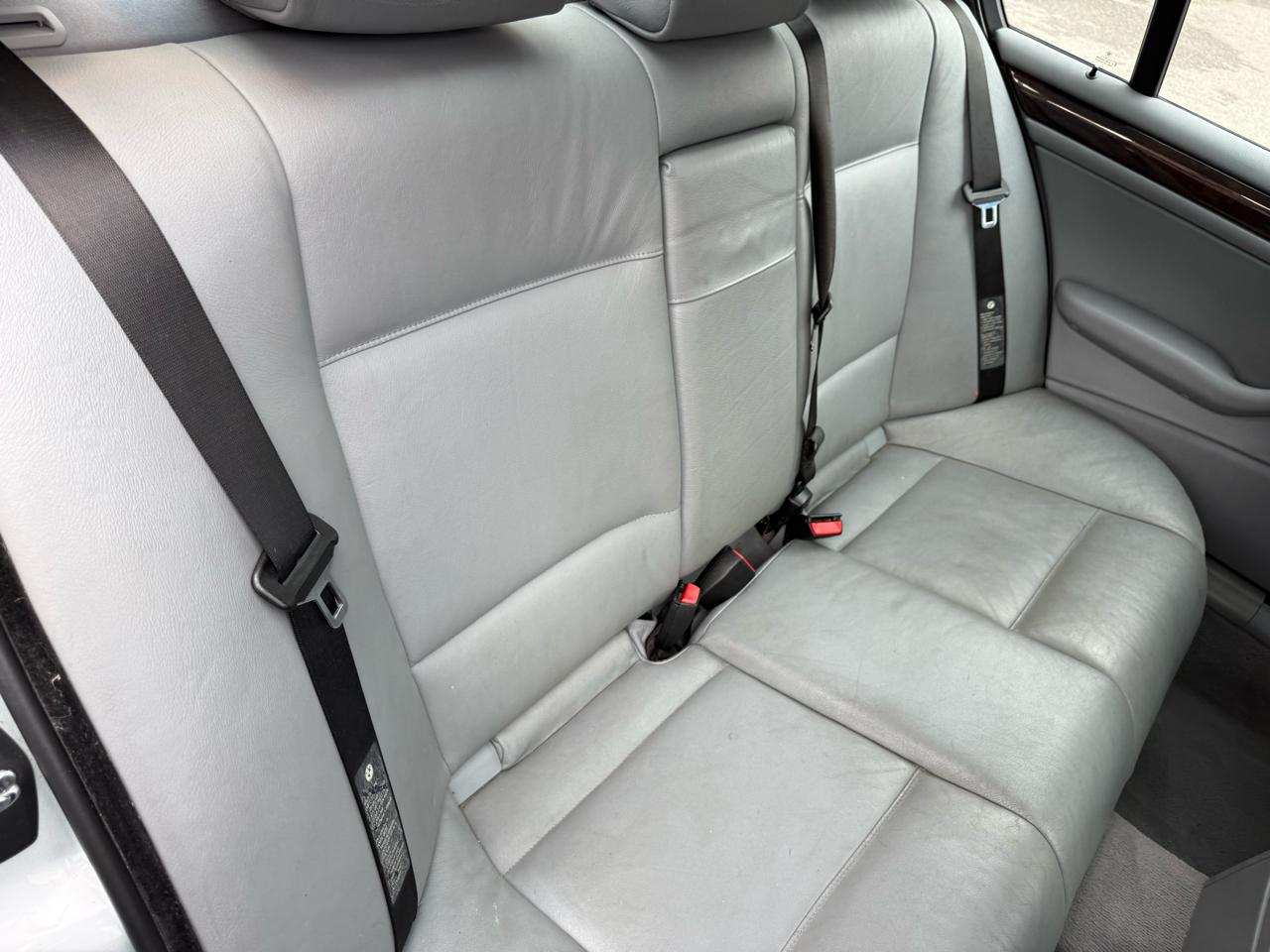 BMW 3 Series 325i 4dr Sdn RWD 2003