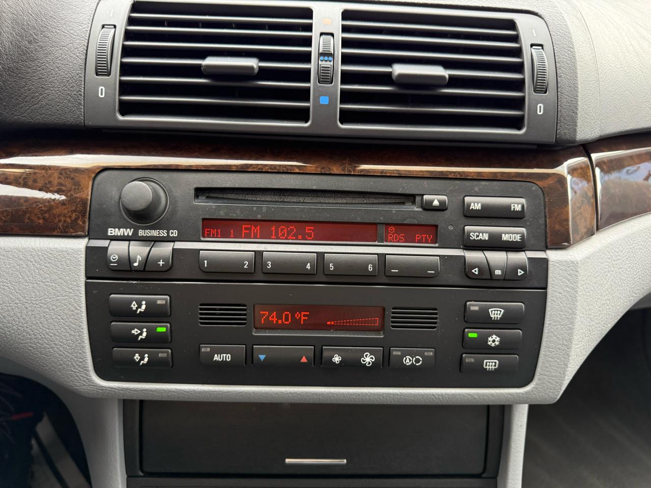 BMW 3 Series 325i 4dr Sdn RWD 2003