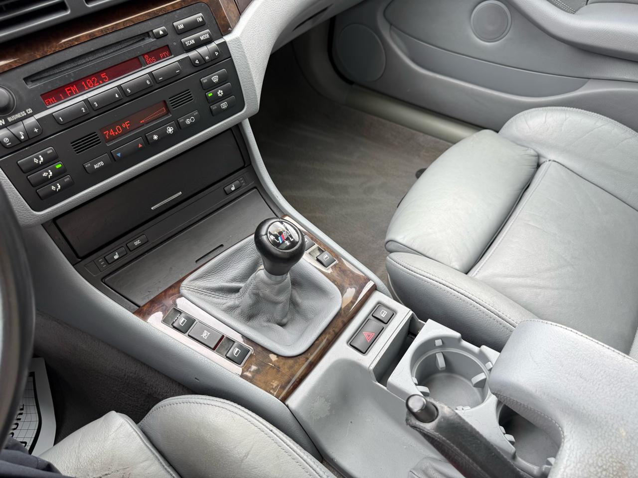 BMW 3 Series 325i 4dr Sdn RWD 2003