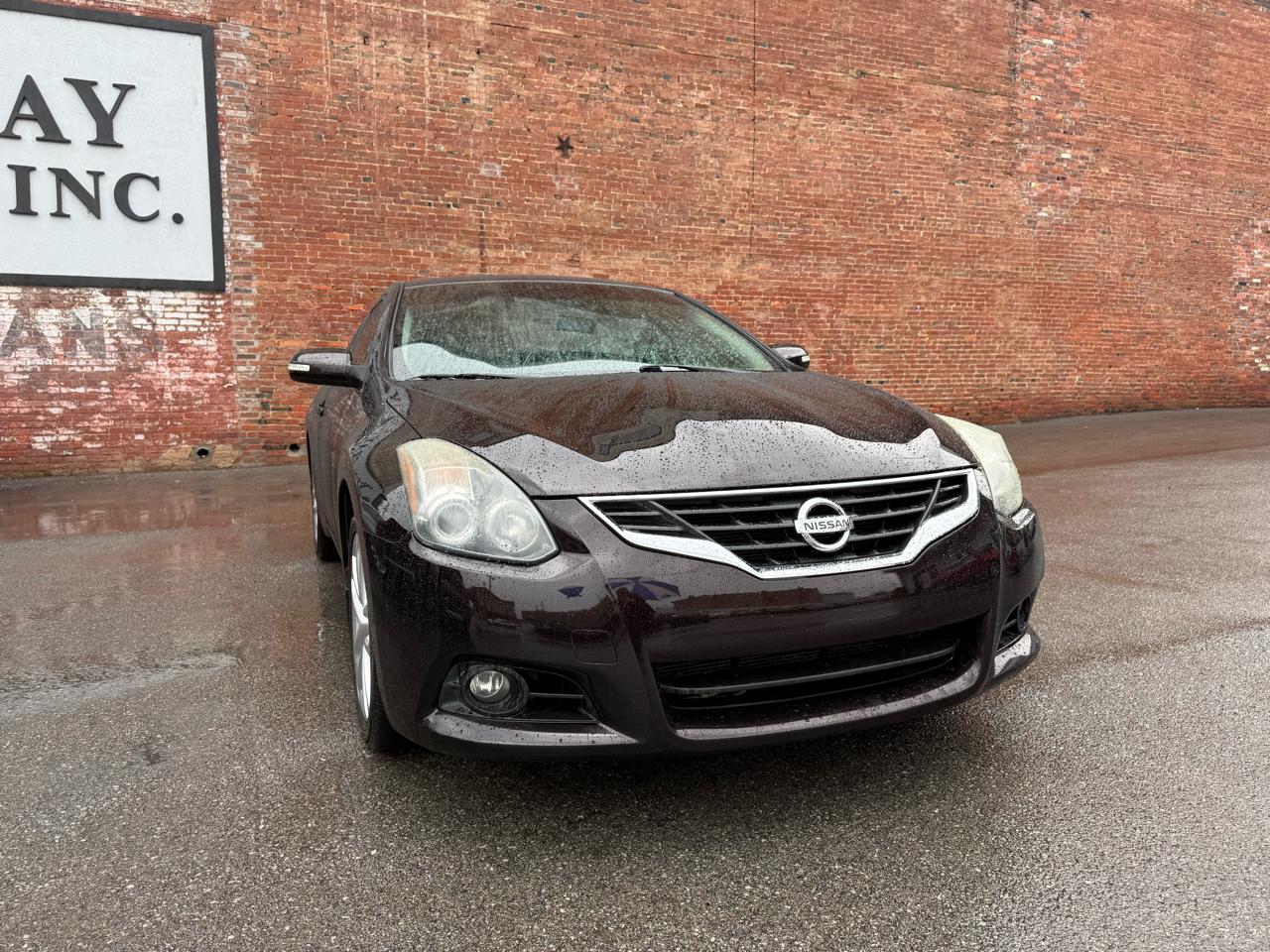 Nissan Altima 2dr Cpe V6 CVT 3.5 SR 2011