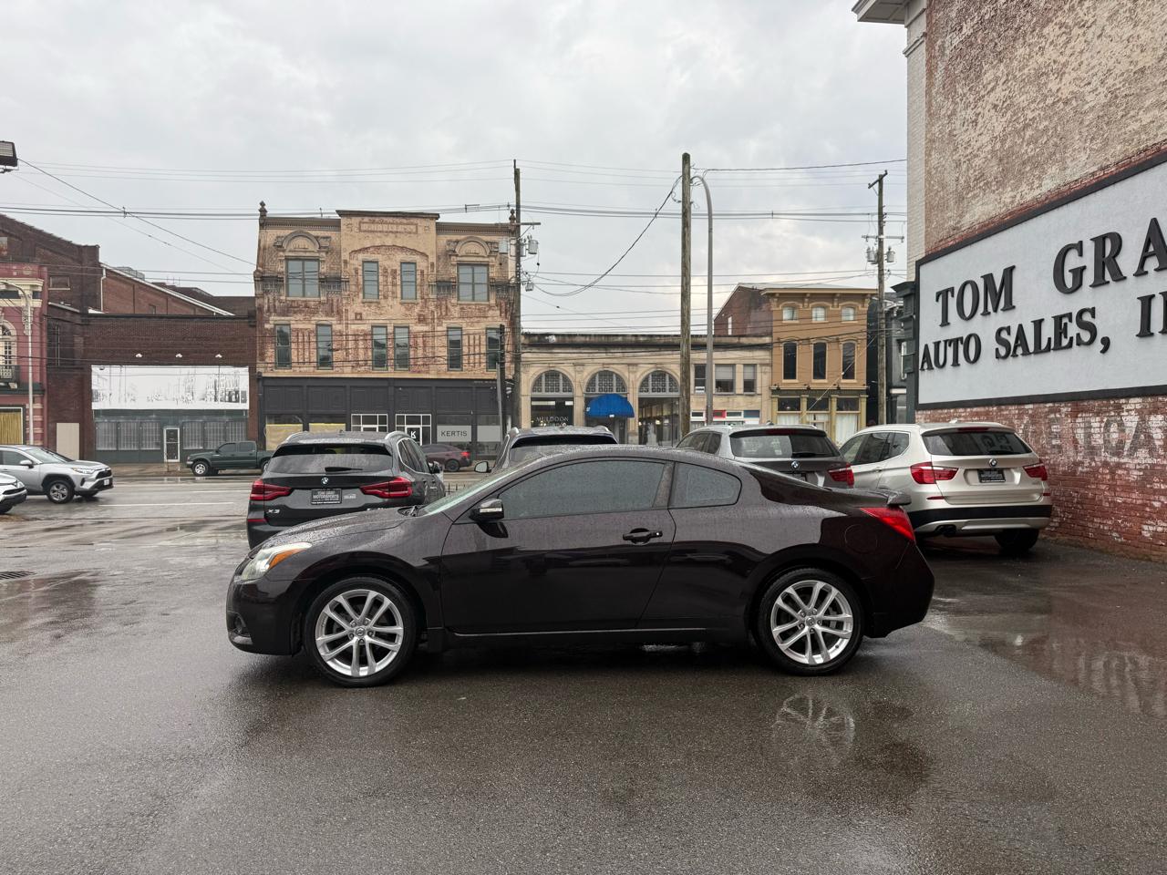 Nissan Altima 2dr Cpe V6 CVT 3.5 SR 2011