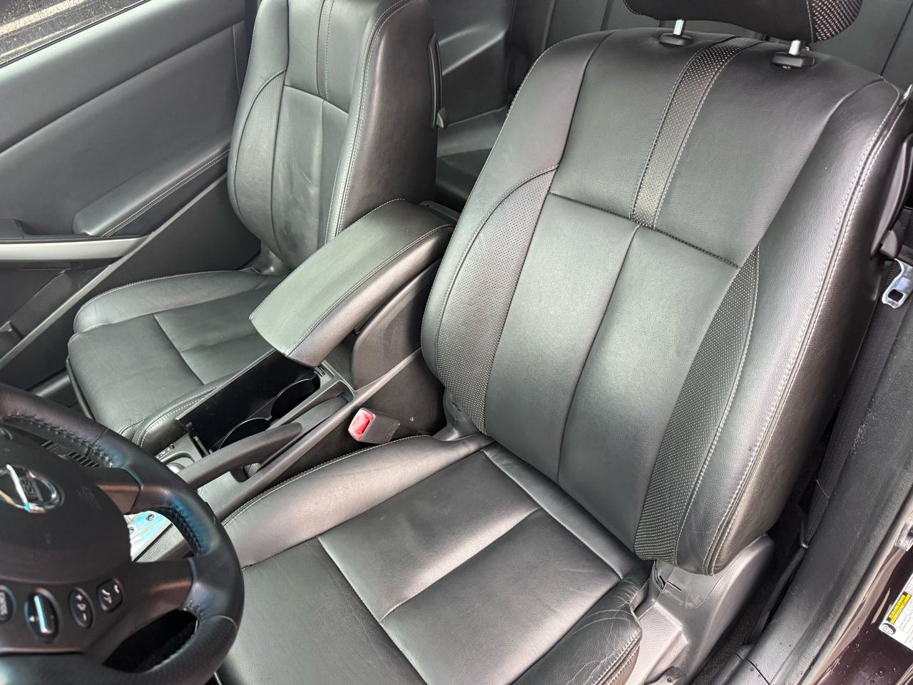 Nissan Altima 2dr Cpe V6 CVT 3.5 SR 2011