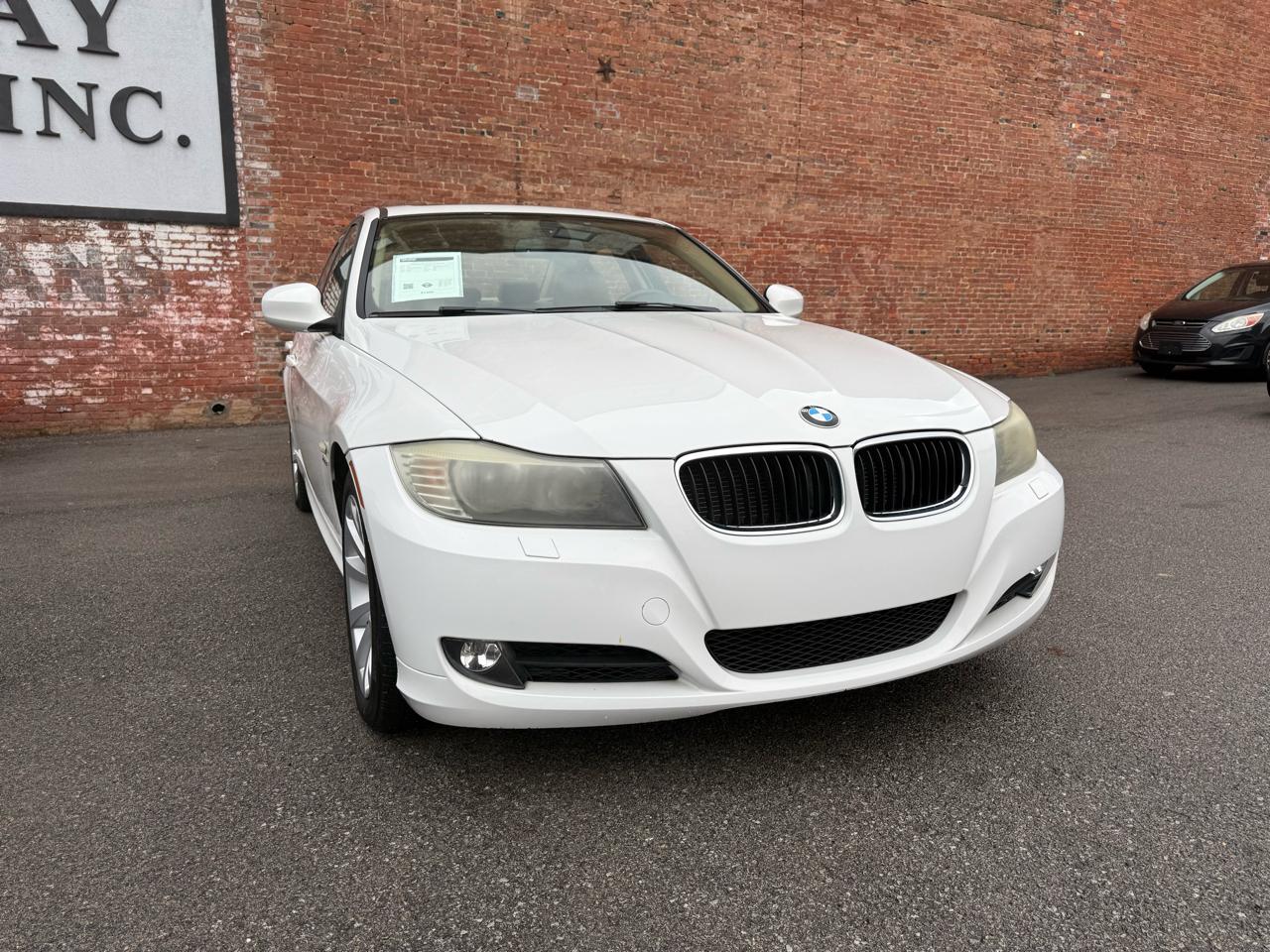 BMW 3 Series 4dr Sdn 328i xDrive AWD SULEV 2011