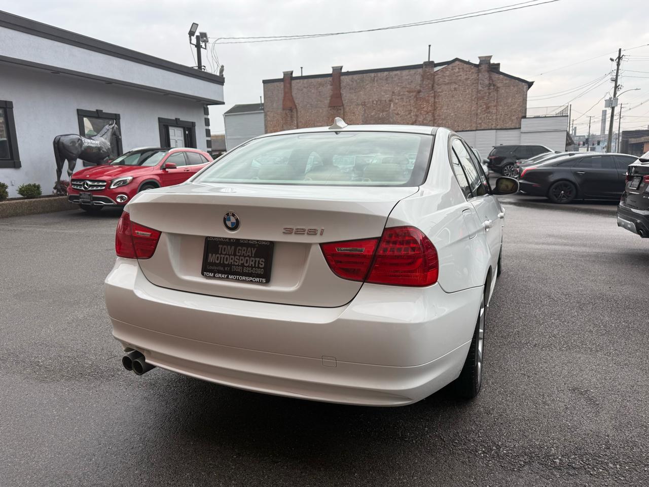 BMW 3 Series 4dr Sdn 328i xDrive AWD SULEV 2011