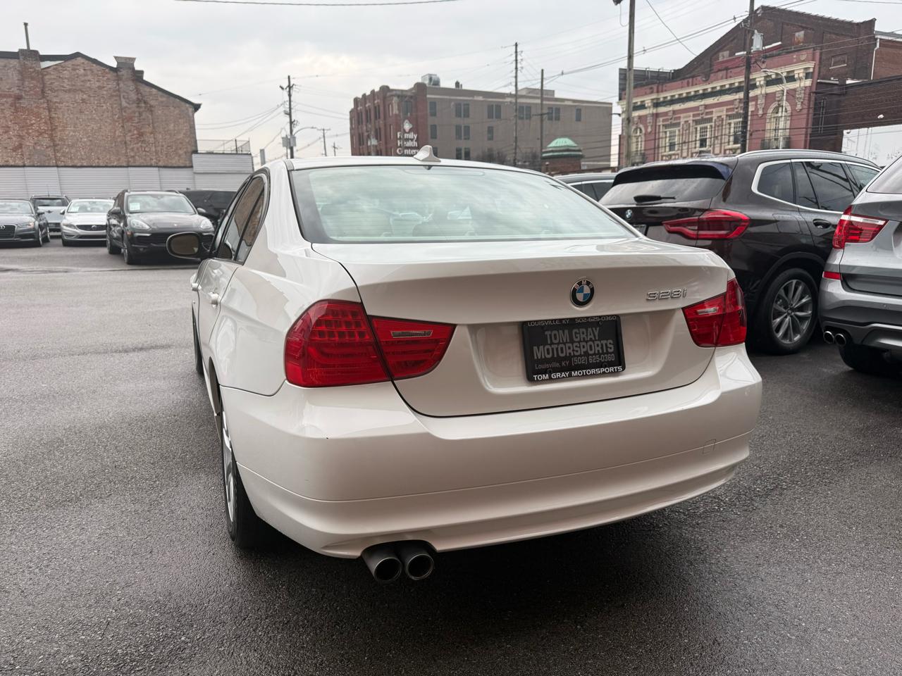 BMW 3 Series 4dr Sdn 328i xDrive AWD SULEV 2011