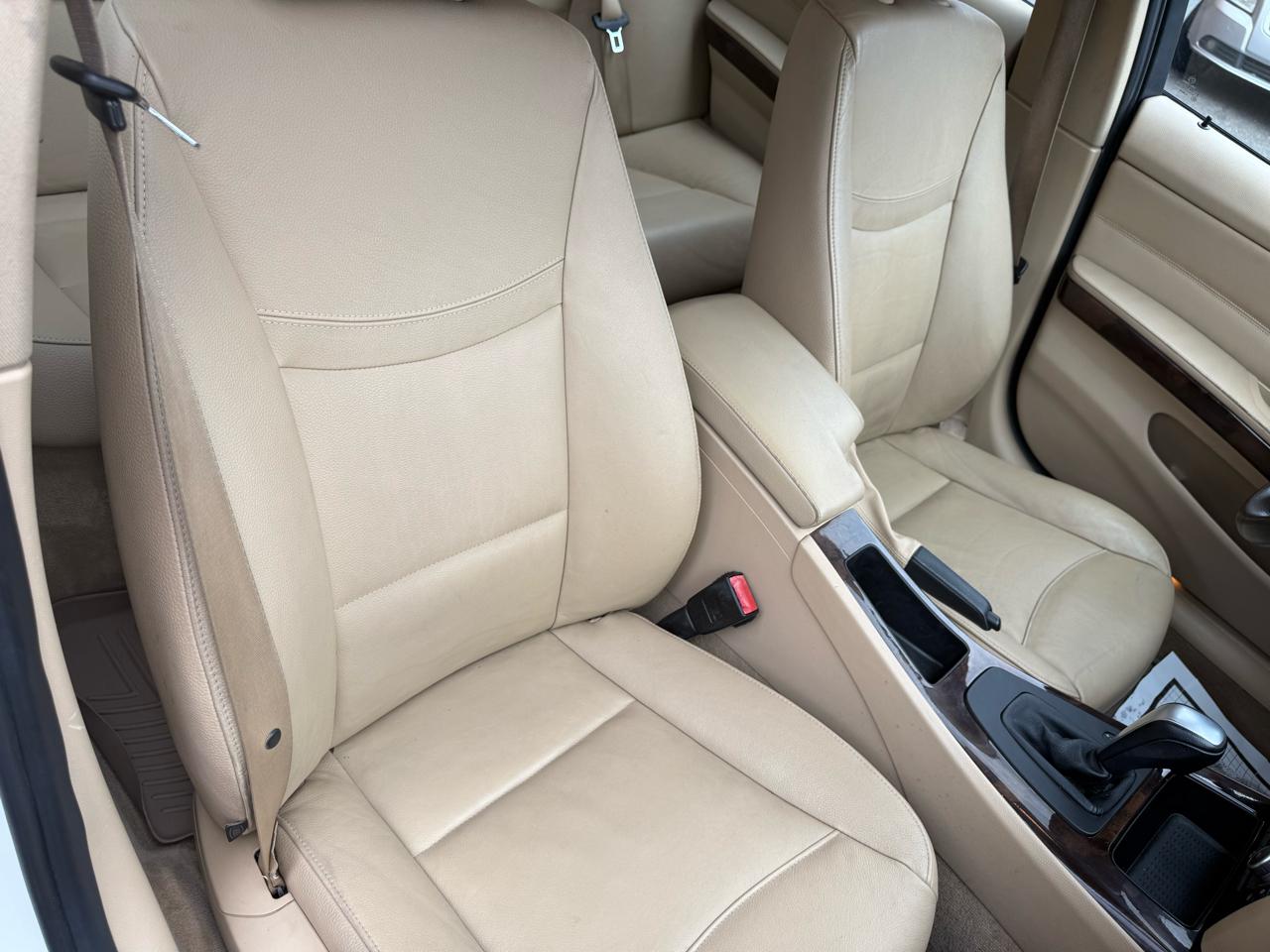 BMW 3 Series 4dr Sdn 328i xDrive AWD SULEV 2011