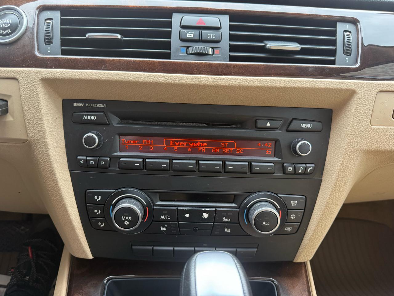 BMW 3 Series 4dr Sdn 328i xDrive AWD SULEV 2011