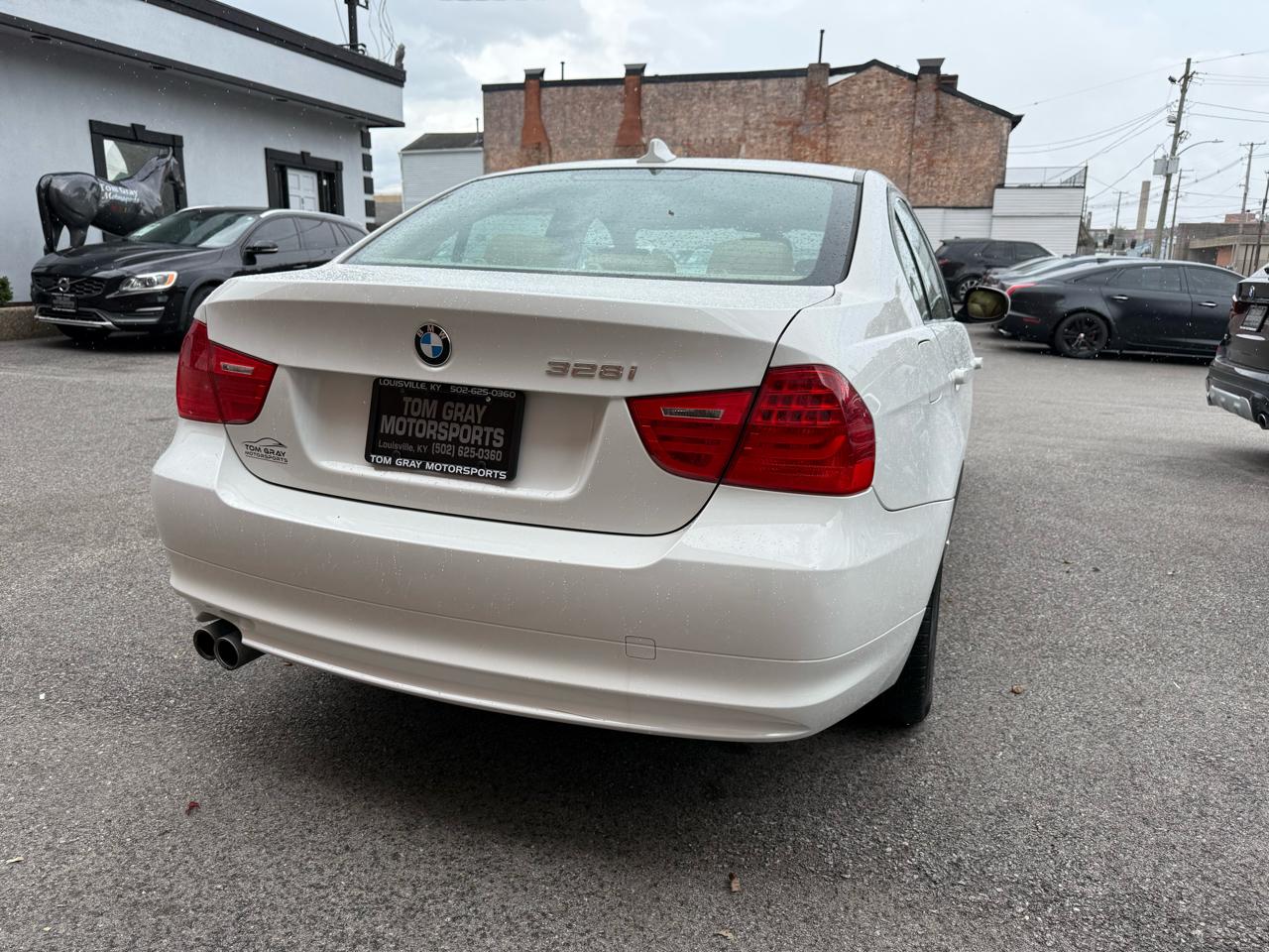 BMW 3 Series 4dr Sdn 328i xDrive AWD SULEV 2011