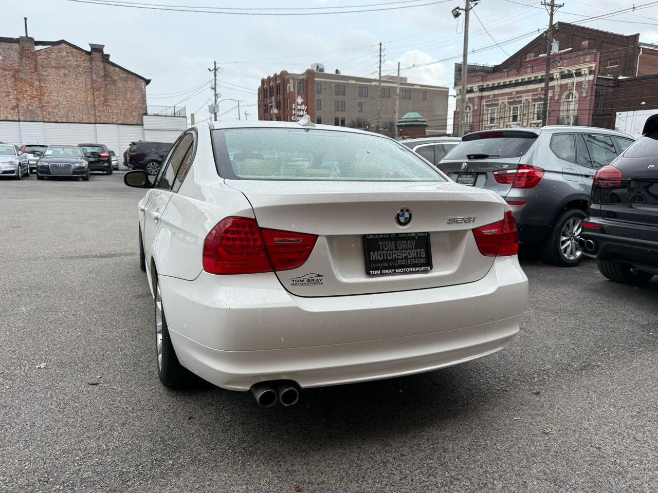 BMW 3 Series 4dr Sdn 328i xDrive AWD SULEV 2011