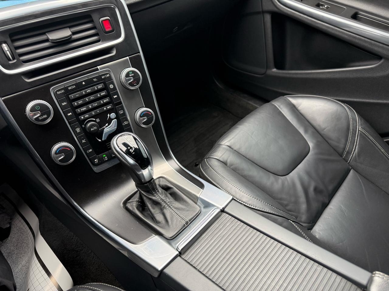 Volvo S60 4dr Sdn T6 R-Design Platinum AWD 2016