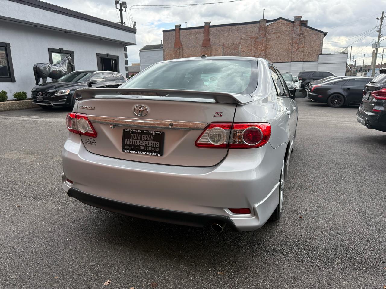 Toyota Corolla 4dr Sdn Man S (Natl) 2013