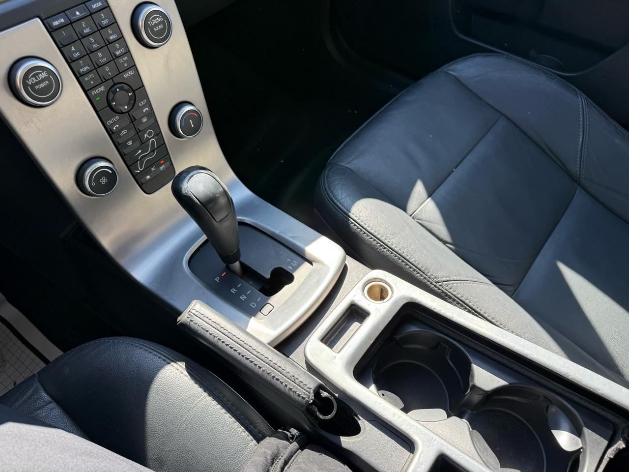 Volvo S40 4dr Sdn 2.4L FWD 2009