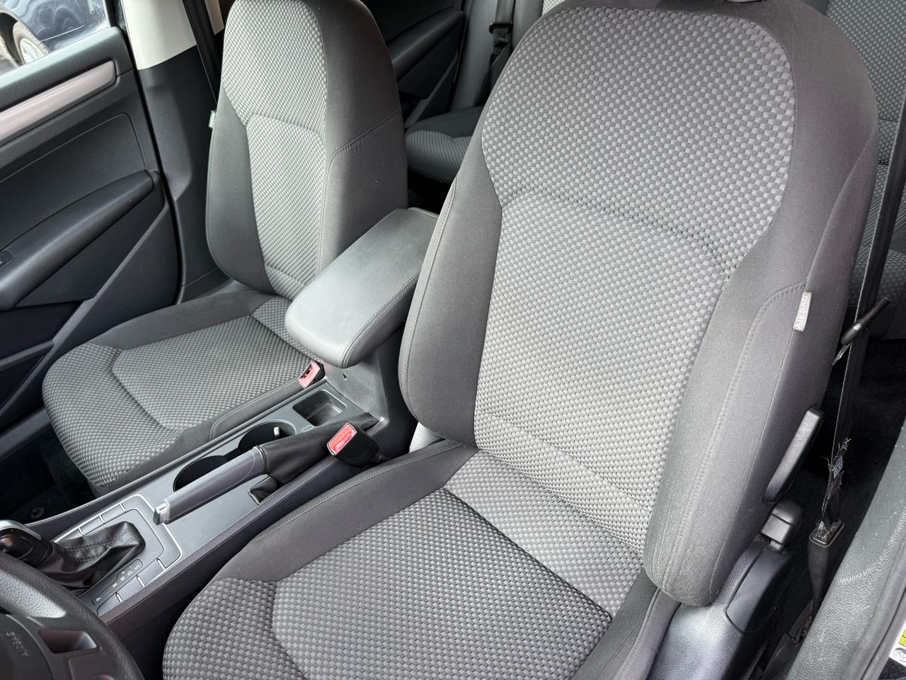 Volkswagen Passat 4dr Sdn 2.5L Auto S PZEV 2012