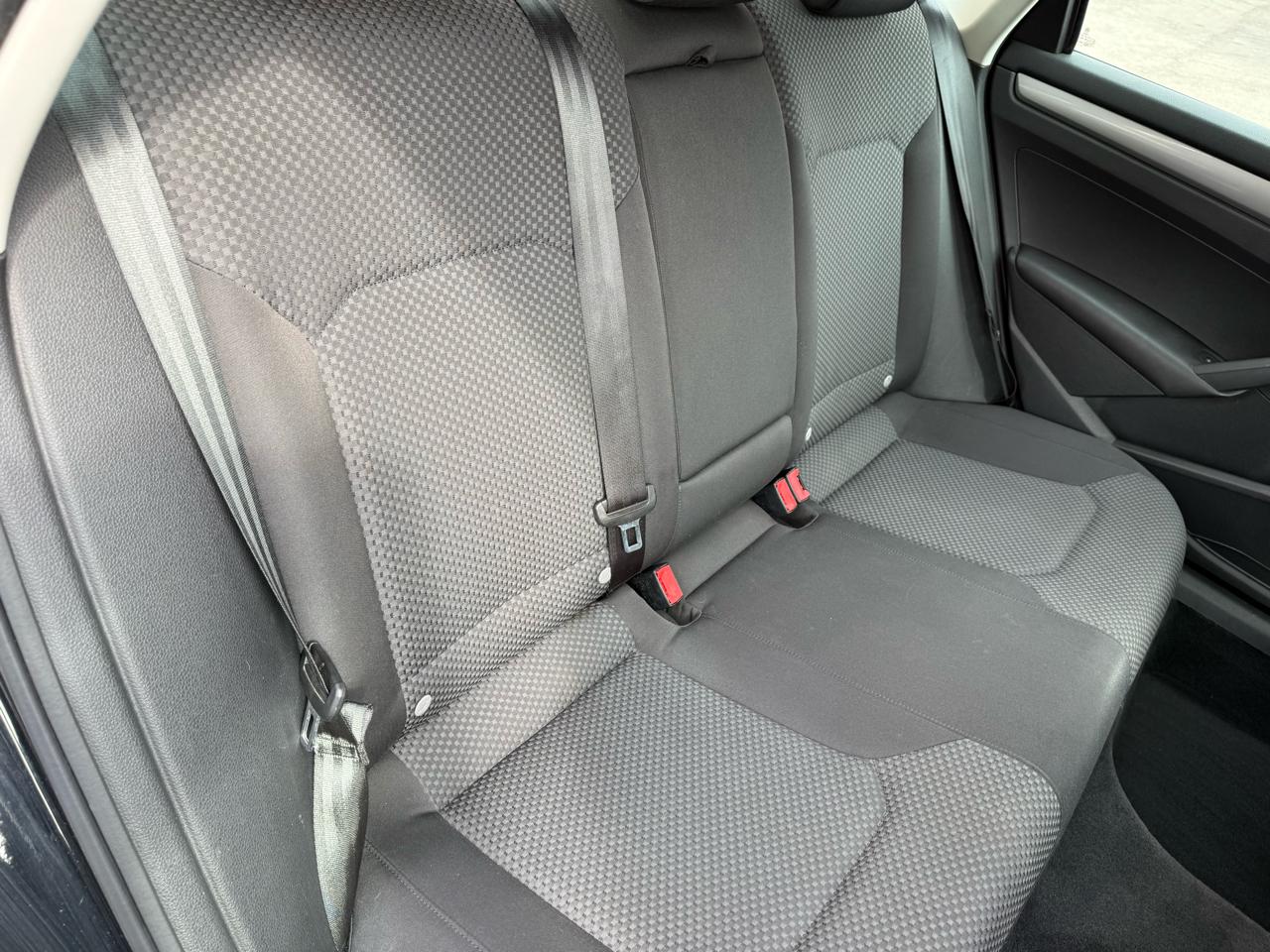 Volkswagen Passat 4dr Sdn 2.5L Auto S PZEV 2012