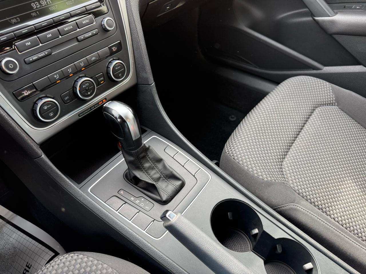 Volkswagen Passat 4dr Sdn 2.5L Auto S PZEV 2012