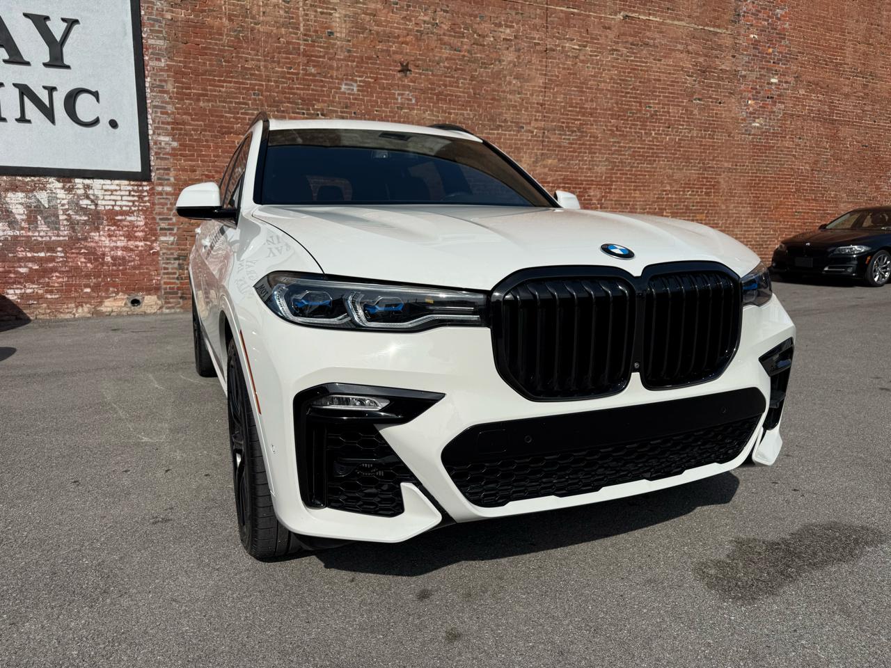 BMW X7 M50i Sports Activity Vehicle 2020